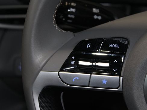 Used 2025 Hyundai Elantra Sport image 20