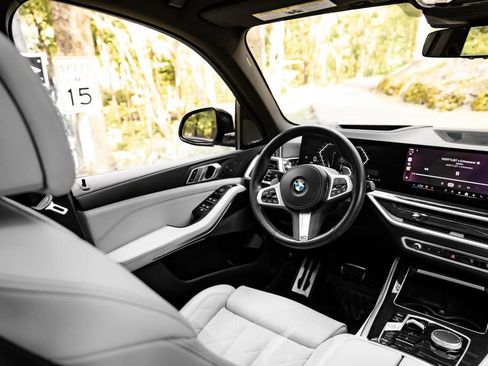 Used 2024 BMW X5 xDrive40i w/ M Sport Package AWD/4WD image 25