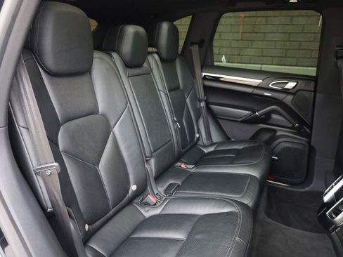 Used 2018 Porsche Cayenne AWD/4WD image 27