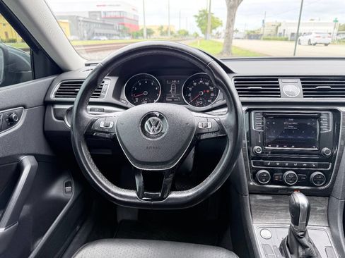 Used 2017 Volkswagen Passat 1.8T SE image 14