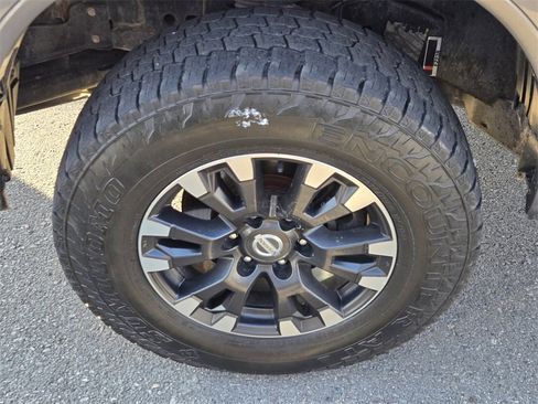 Used 2019 Nissan Titan PRO-4X w/ Pro-4x Convenience Package image 10