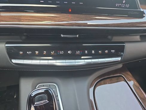 Used 2023 Cadillac Escalade Premium Luxury Platinum AWD/4WD image 37