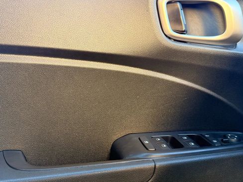 Used 2024 Hyundai Venue SEL image 26