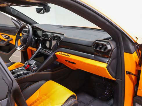 Used 2021 Lamborghini Urus AWD/4WD image 38