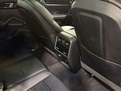 Used 2022 Porsche Cayenne image 69