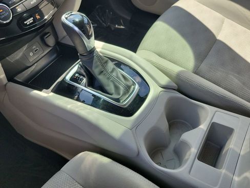 Used 2020 Nissan Rogue Sport SV FWD image 16