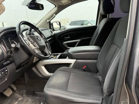 Used 2019 Nissan Titan SV w/ SV Convenience Package AWD/4WD image 15