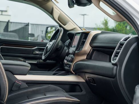 Used 2022 RAM 1500 Laramie AWD/4WD image 16