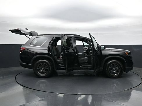 Used 2025 Honda Pilot TrailSport image 51