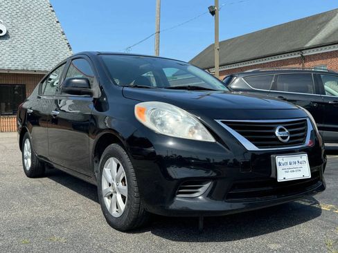 Used 2014 Nissan Versa SV w/ Convenience Package FWD image 3