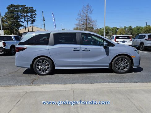 New 2026 Honda Odyssey Touring image 6
