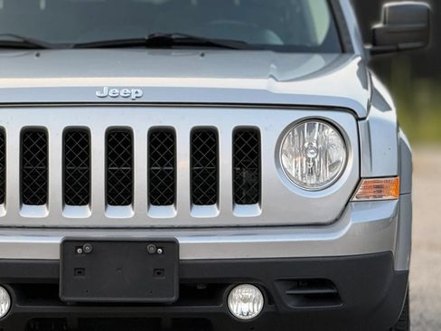 Used 2017 Jeep Patriot Latitude AWD/4WD image 12