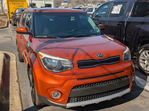 Used 2018 Kia Soul + image 2