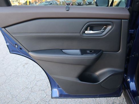 Used 2023 Nissan Rogue SL w/ SL Premium Package image 38