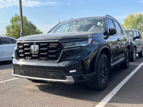 Used 2023 Honda Pilot TrailSport image 2