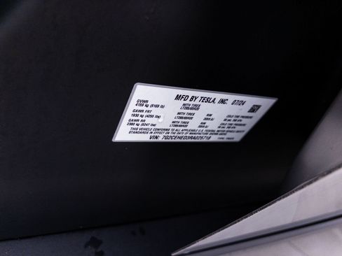 Used 2024 Tesla Cybertruck AWD Crew Cab image 39
