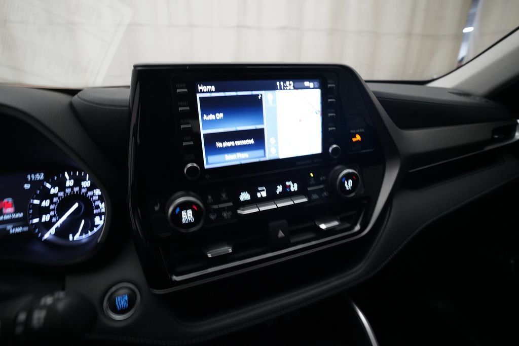 Used 2020 Toyota Highlander XLE FWD image 6