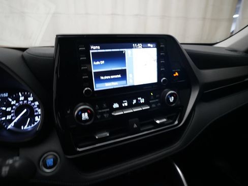 Used 2020 Toyota Highlander XLE FWD image 6