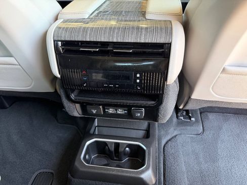 Used 2022 Jeep Wagoneer Series III w/ Convenience Group I AWD/4WD image 18