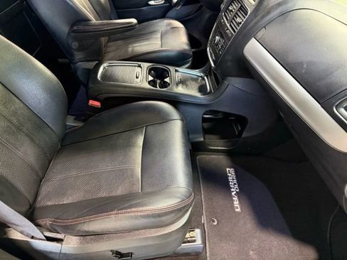 Used 2017 Dodge Grand Caravan GT image 28