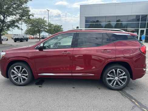 Used 2019 GMC Terrain Denali w/ Driver Alert Package II AWD/4WD image 9