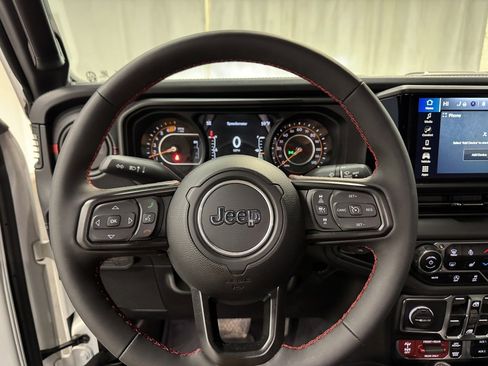 Used 2024 Jeep Wrangler Unlimited Rubicon w/ Convenience Group image 26