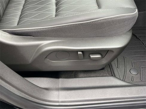 Used 2023 Buick Envision Avenir image 26