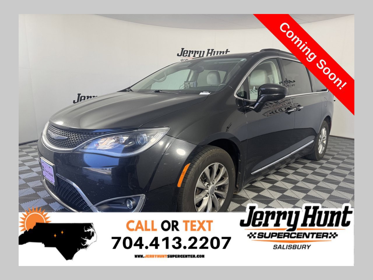 Used 2017 Chrysler Pacifica Touring-L FWD image 1