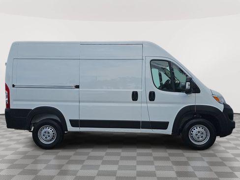 Used 2025 RAM ProMaster 2500 w/ Convenience Group FWD image 9