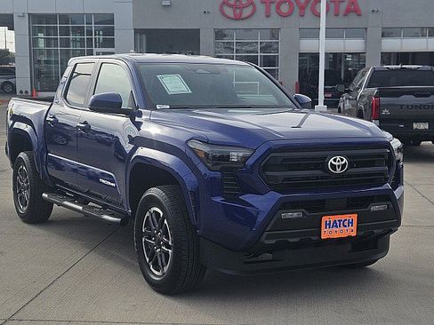Used 2025 Toyota Tacoma SR5 image 1