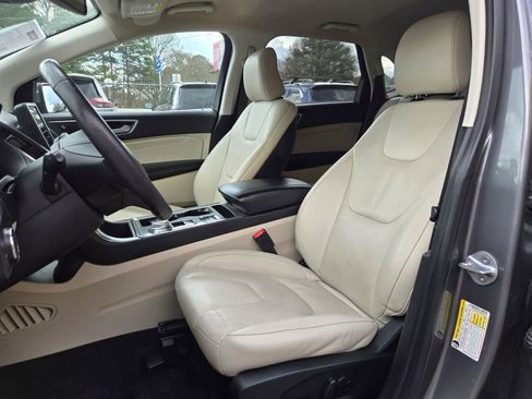 Used 2022 Ford Edge Titanium image 6