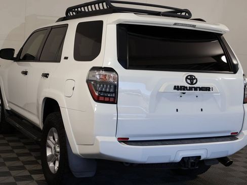 Used 2022 Toyota 4Runner SR5 Premium w/ Moonroof Package AWD/4WD image 6