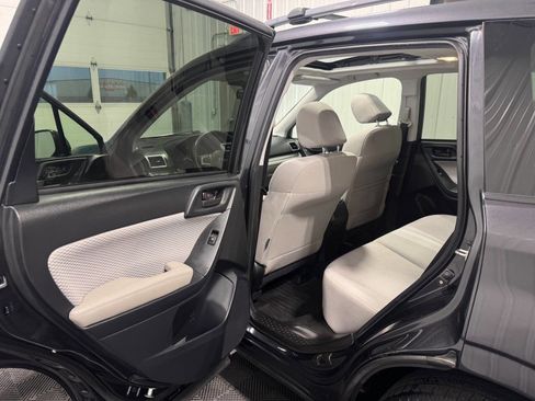 Used 2017 Subaru Forester 2.5i Premium w/ Protection Package #1 AWD/4WD image 11