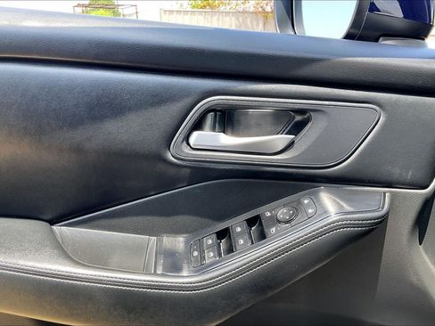 Used 2024 Nissan Rogue SV FWD image 29