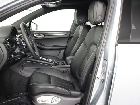 Certified 2026 Porsche Macan AWD/4WD image 5