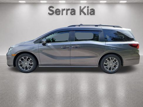 Used 2025 Honda Odyssey Touring image 2