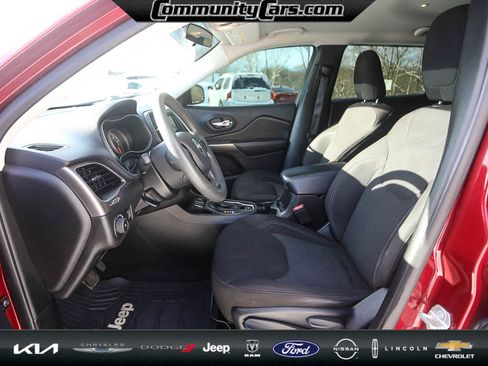 Used 2019 Jeep Cherokee Latitude w/ Popular Appearance Group image 12