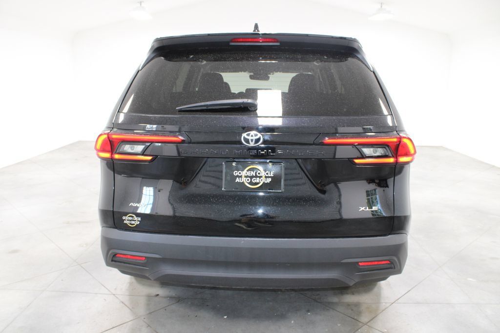 Used 2025 Toyota Grand Highlander AWD image 8