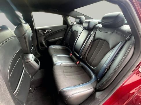 Used 2015 Chrysler 200 S FWD image 19