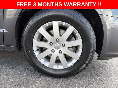 Used 2016 Chrysler Town & Country Touring image 10