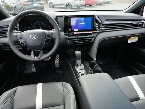 Used 2026 Toyota Camry SE AWD/4WD image 13