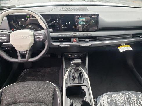New 2025 Kia K4 GT-Line image 8