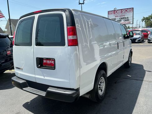 Used 2018 Chevrolet Express 2500 RWD image 4