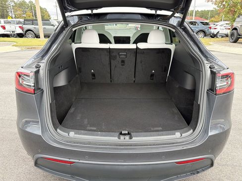 Used 2022 Tesla Model Y Long Range image 26