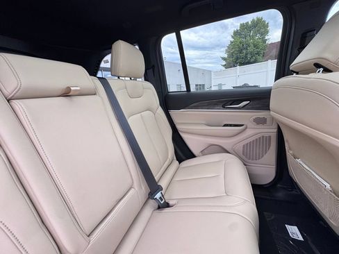 New 2026 Jeep Grand Cherokee Limited w/ Limited Altitude Package AWD/4WD image 22