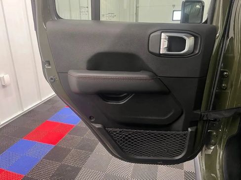 Used 2022 Jeep Wrangler Unlimited Rubicon w/ Steel Bumper Group AWD/4WD image 17
