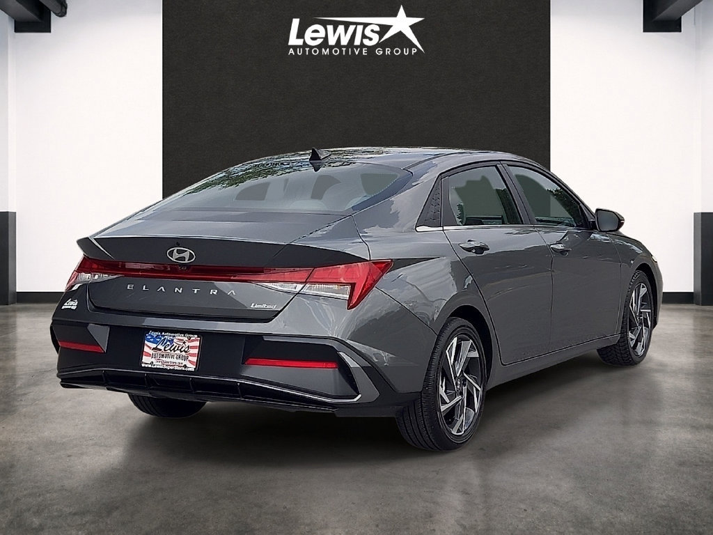 Used 2026 Hyundai Elantra Limited FWD image 4