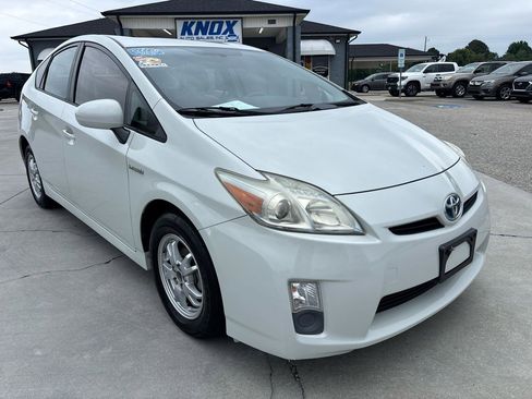 Used 2010 Toyota Prius Five FWD image 2