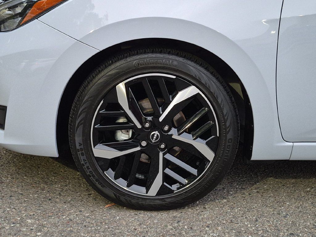 Certified 2025 Nissan Versa SR FWD image 9