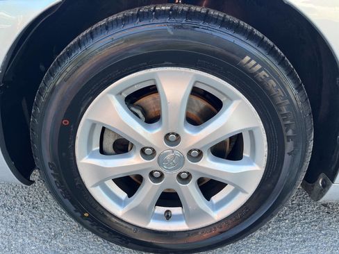 Used 2011 Toyota Camry LE image 27